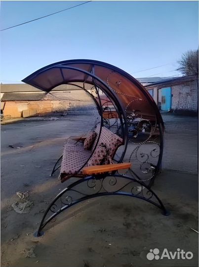 Качель дачная с крышей 