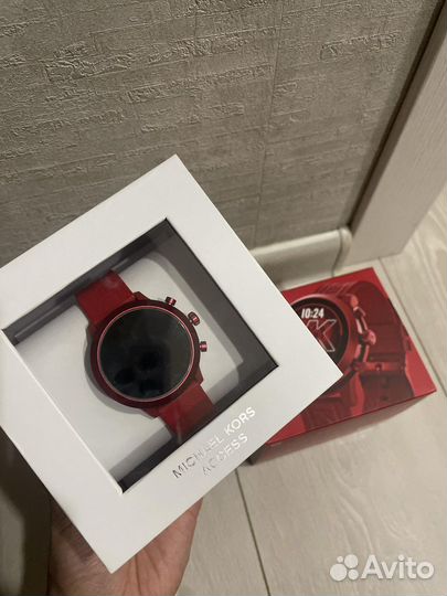 Michael kors smartwatch часы