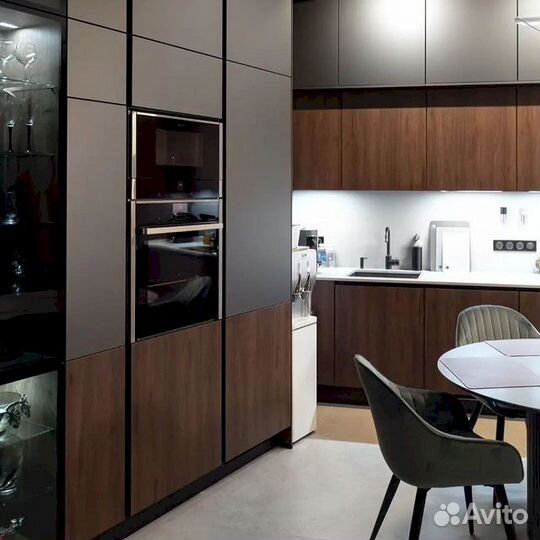 Кухня на заказ под потолок