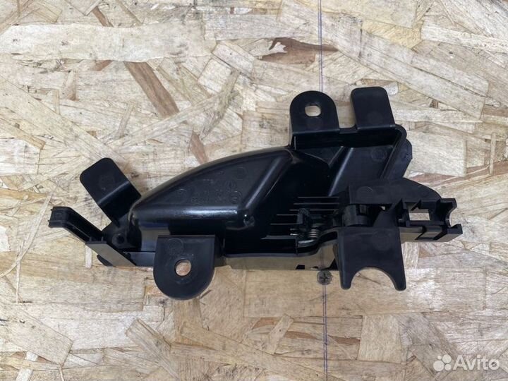 Внутренняя ручка двери левая LADA Vesta