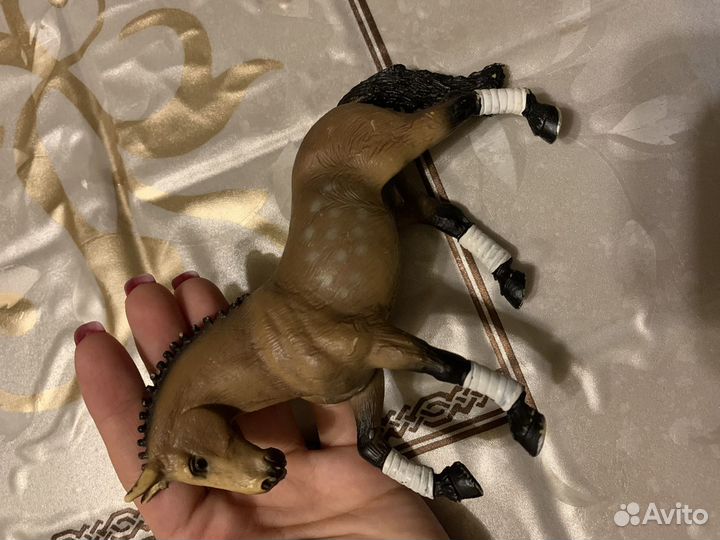 Фигурки лошадей