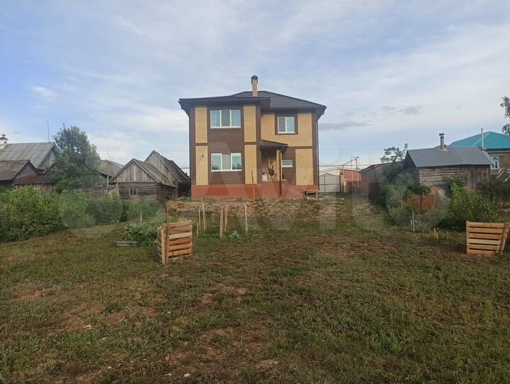 Дом 162 м² на участке 6,32 га