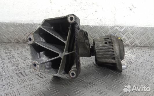 Подушка двигателя дизельная mercedes benz C-class