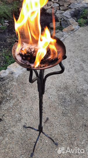 Кованый напольный светильник, кованый подсвечник