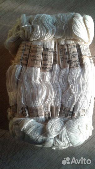 Нитки для вышивания белые