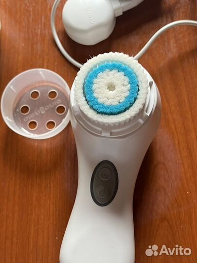 Щеточка для очищения лица Clarisonic Mia 2