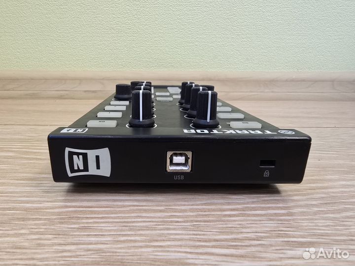 NI Traktor Kontrol X1 / DJ-контроллер