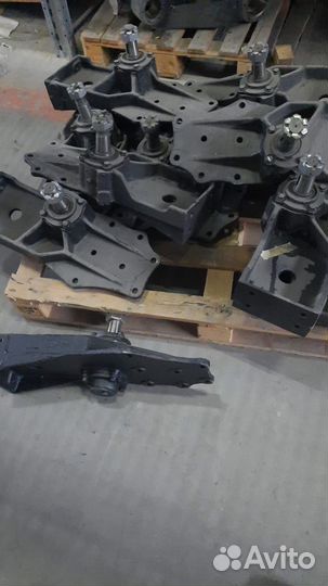 Кронштейн маятникового рычага с осью (Урал-5323/8х