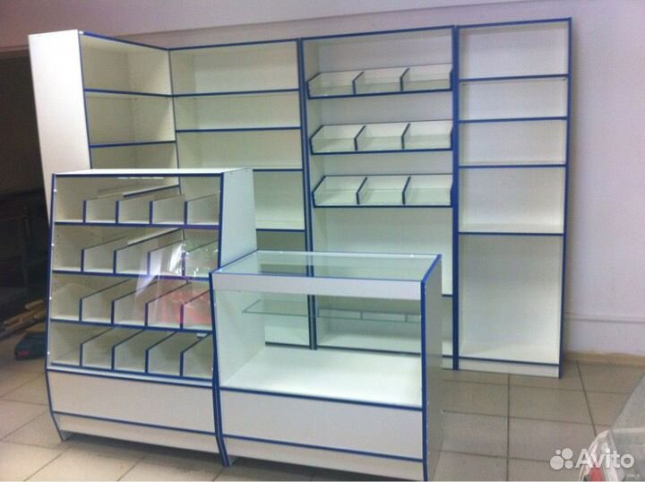 Витрина-прилавок остекленный, стеллажи, витрины