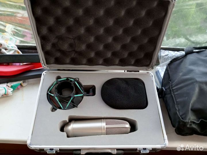 Студийный микрофон Behringer b1