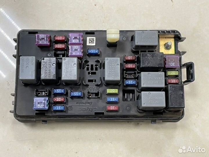 Блок предохранителей под капот Chevrolet Aveo T250