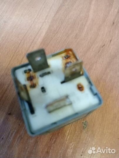 Реле вентилятора №214 Volkswagen Passat B5 седан