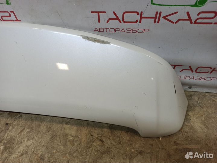 Спойлер крышки багажника Toyota Land Cruiser 200