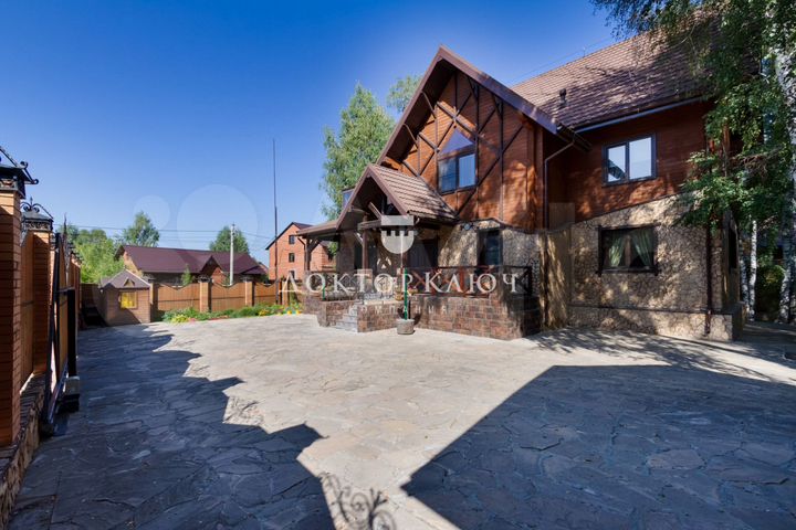 Коттедж 481 м² на участке 18 сот.