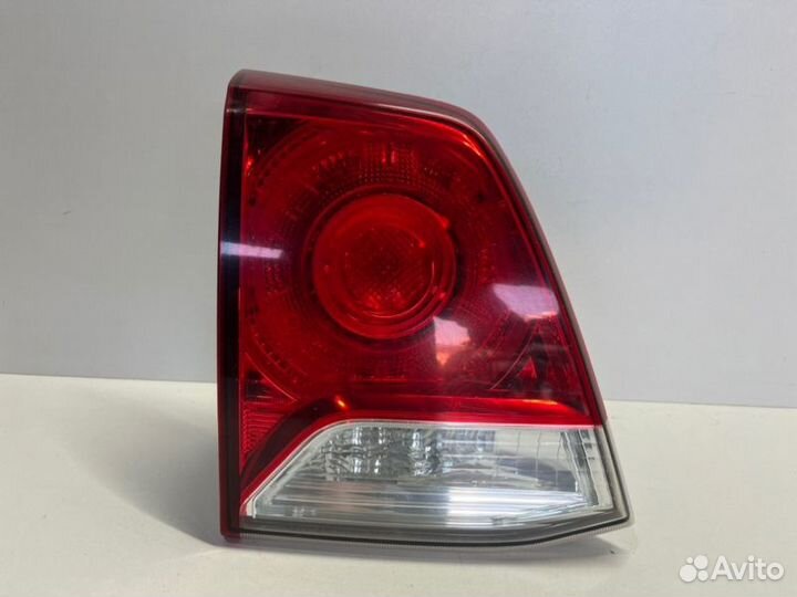 Фонарь внутренний задний левый Toyota Land Cruiser