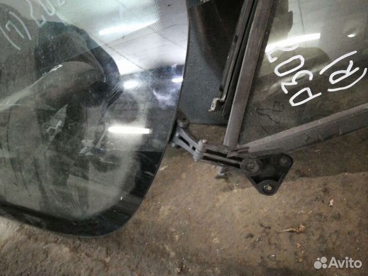 Стекло Peugeot 307