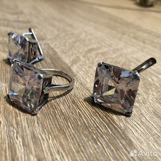 Серебренные серьги и кольцо