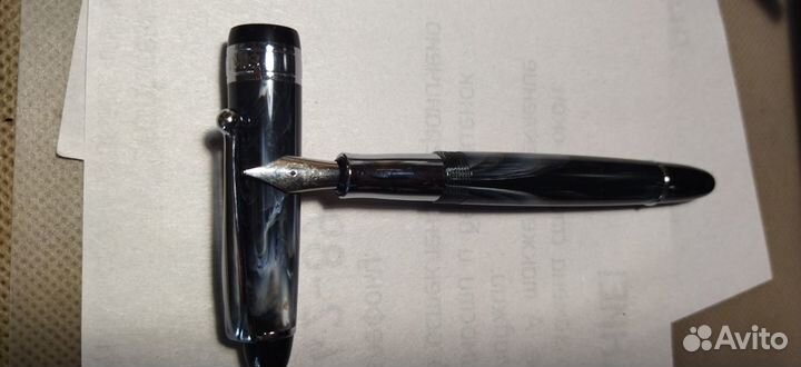 Ручка перьевая на винтовом колпачке с конвертером