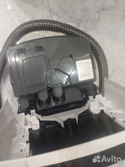 Продаю пылесос сухая+влажная уборка