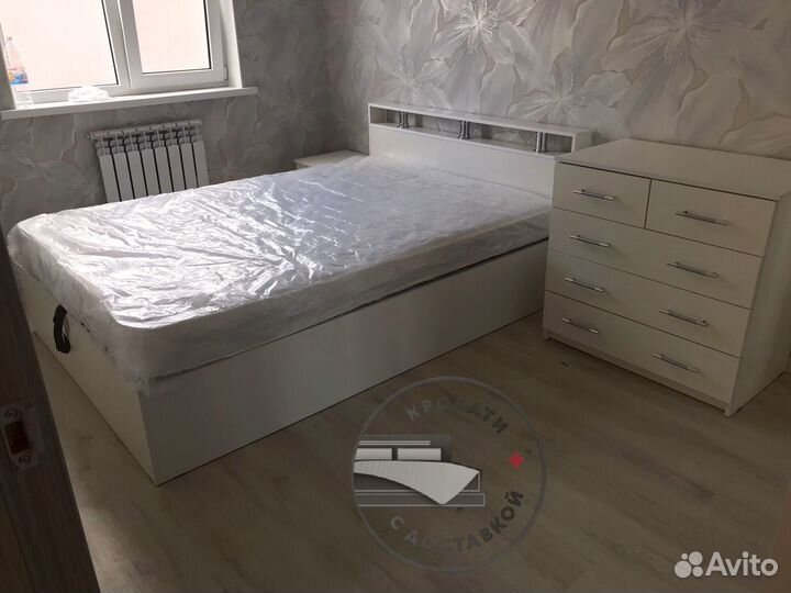 Кровать двухспальная с подъемным механизмом