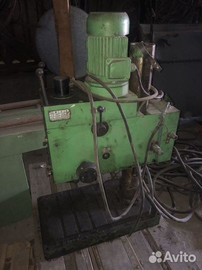 Станок вертикально-сверлильный модель 2с125-01