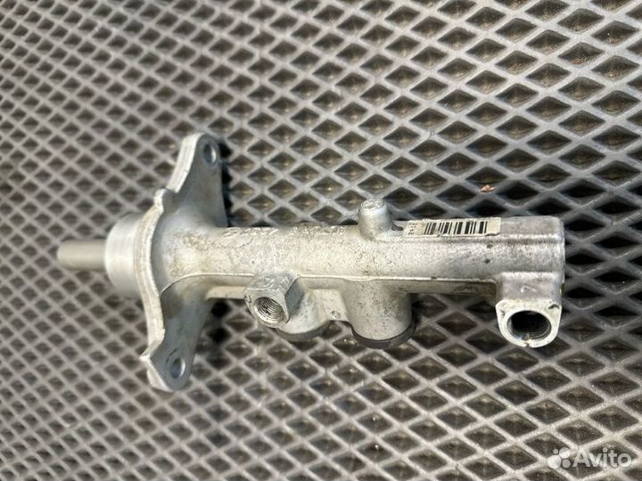 Главный тормозной цилиндр Opel Vectra B X16XEL