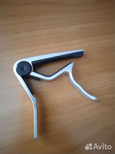 Каподастр для гитары