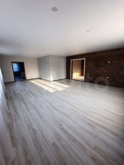 Дом 250 м² на участке 10 сот.