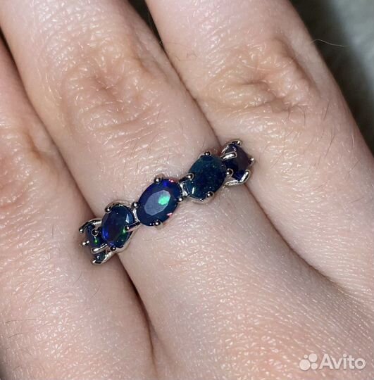 Серебряное кольцо с черными опалами