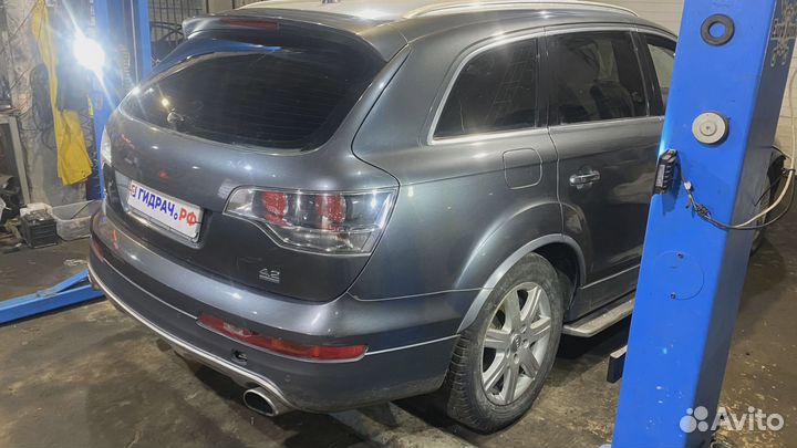 Балка подрадиаторная Audi Q7 (4L) 7L0805551A