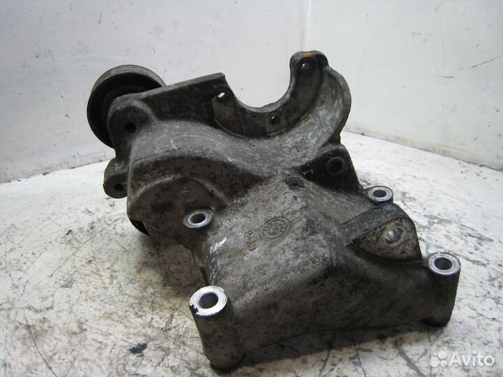 Киа Соренто Кронштейн насоса гидроусилителя