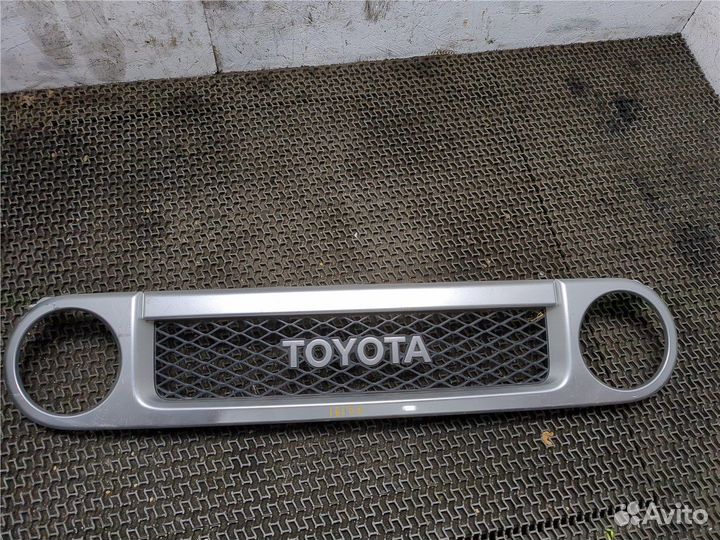Решетка радиатора Toyota FJ Cruiser, 2007