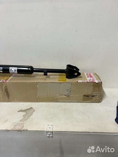 Амортизатор задний левый Genesis G80