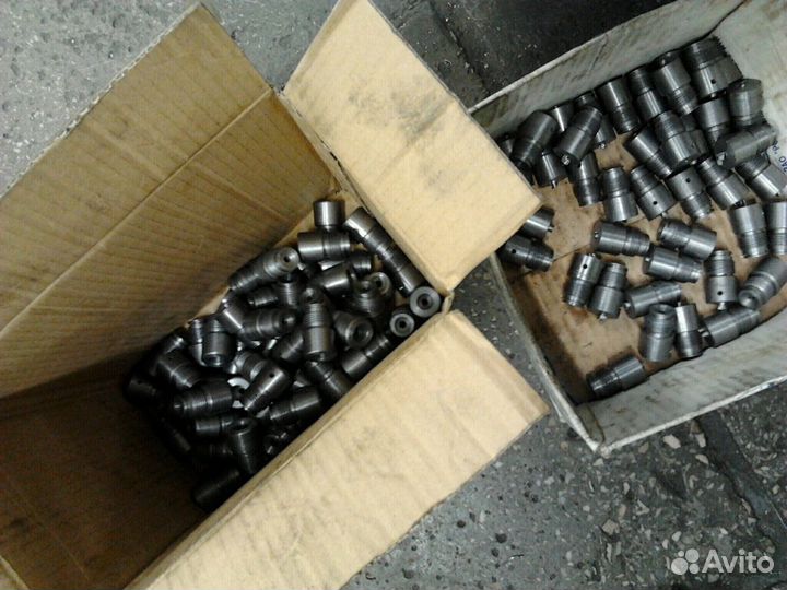 Выполнение токарных работ, Токарь