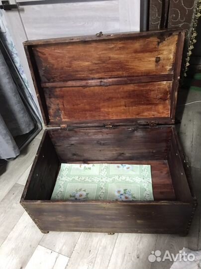 Сундук старинный