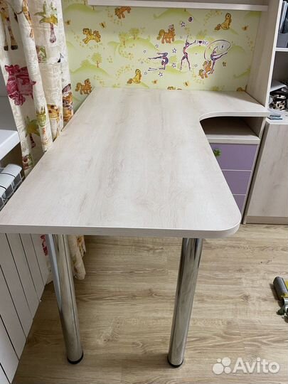 Письменный стол и тумба выкатная