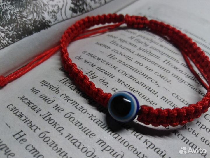 Браслет из атласной нити