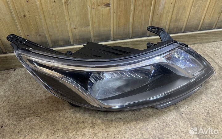 Передняя фара на kia rio 3