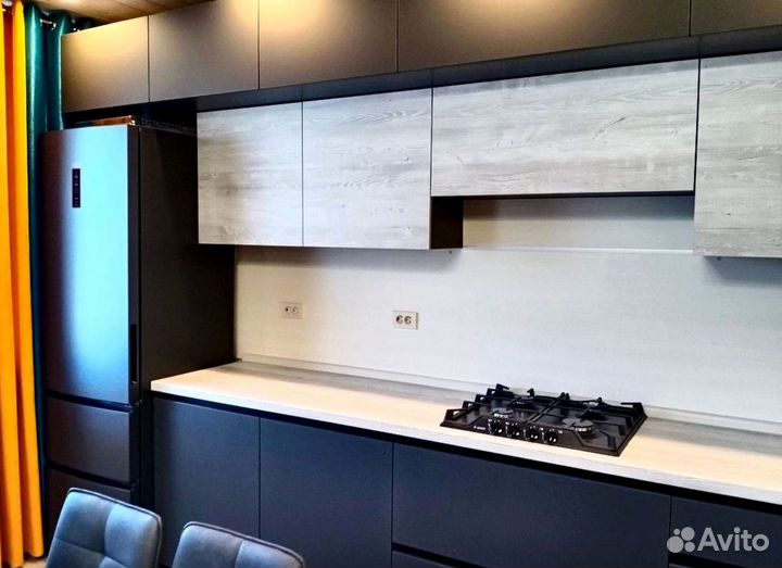 Прямая кухня в потолок. Кухонный гарнитур на заказ