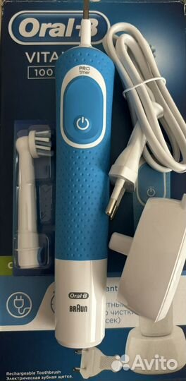 Электрическая зубная щетка Oral-B CrossAction D100