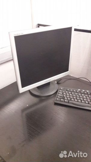 Монитор Самсунг и клавиатура 5штук