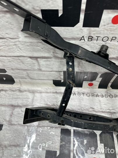 Кронштейн фары передний левый Infiniti M35 Y50