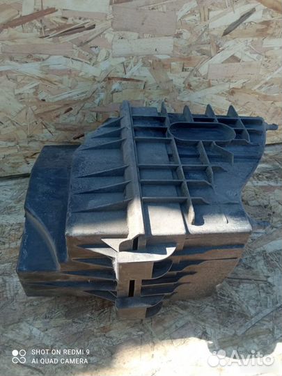 Корпус воздушного фильтра Ford Transit 2,4 2011