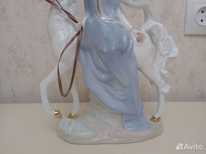Фарфоровые статуэтки