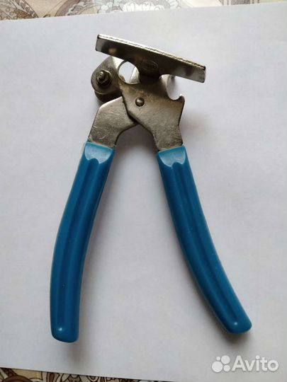 Нож консервный новый