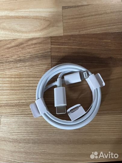 Оригинальный провод на iPhone