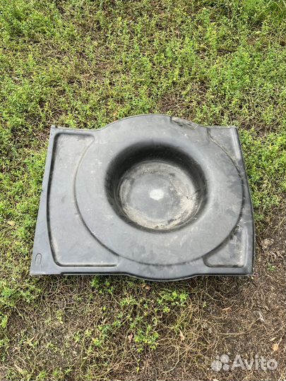 Кожух запасного колеса