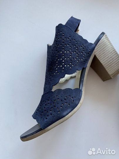 Босоножки женские