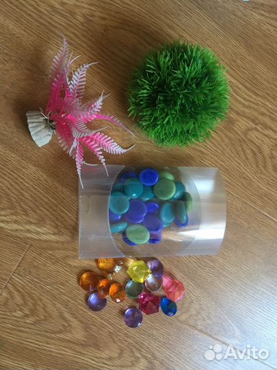 Аквариум с украшениями