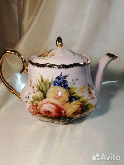 Самовар, чайник, бокалы